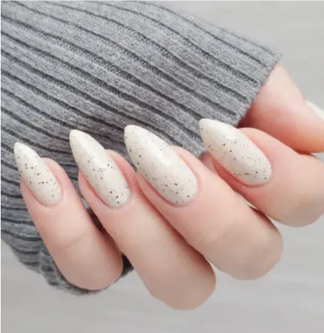 Innovación y Estilo: Tendencias en Uñas Acrílicas y de Gel en Málaga